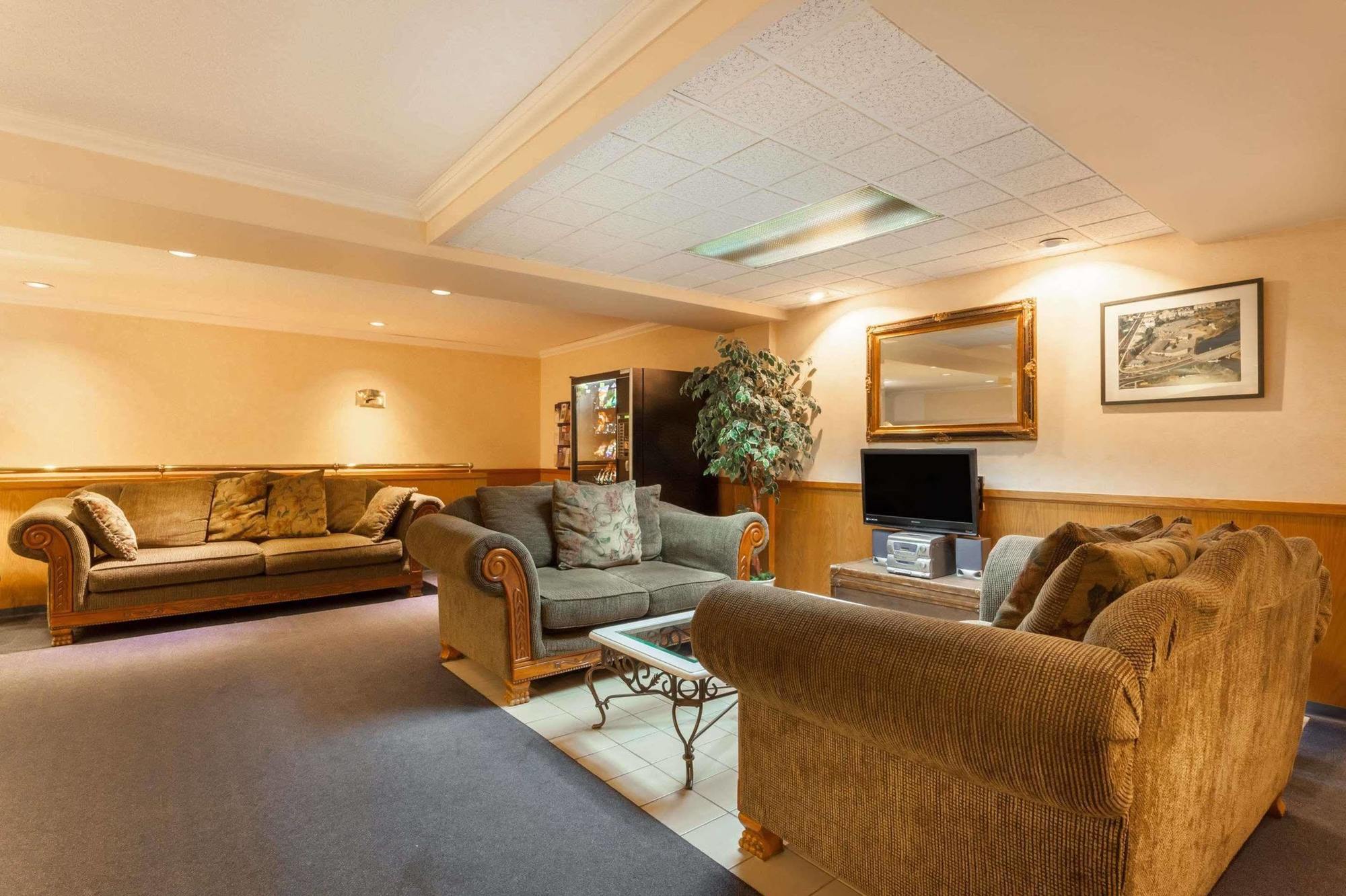 Howard Johnson By Wyndham Nanaimo Harbourside Exterior foto
