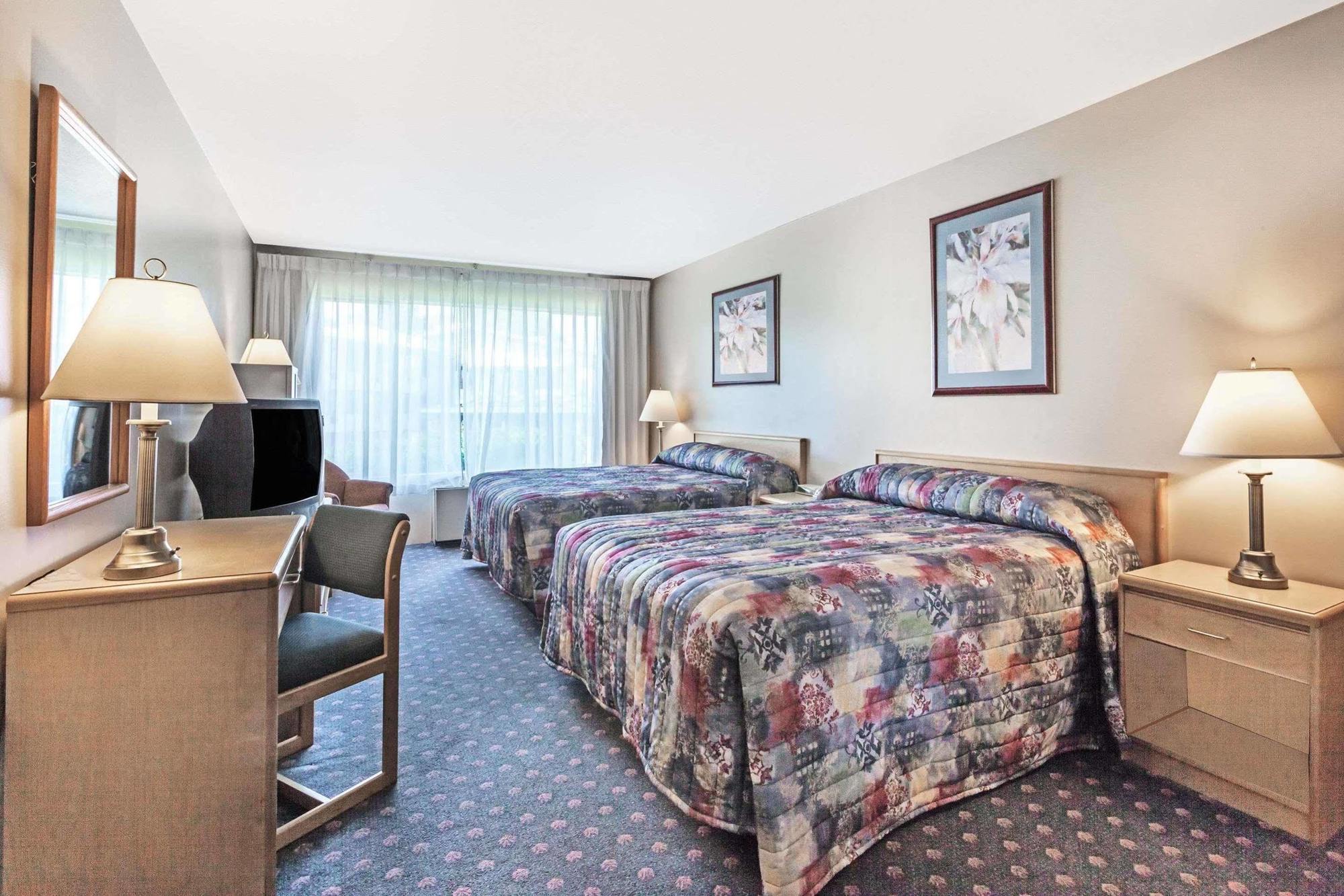Howard Johnson By Wyndham Nanaimo Harbourside Exterior foto