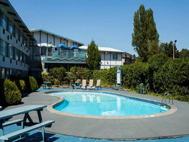Howard Johnson By Wyndham Nanaimo Harbourside Exterior foto
