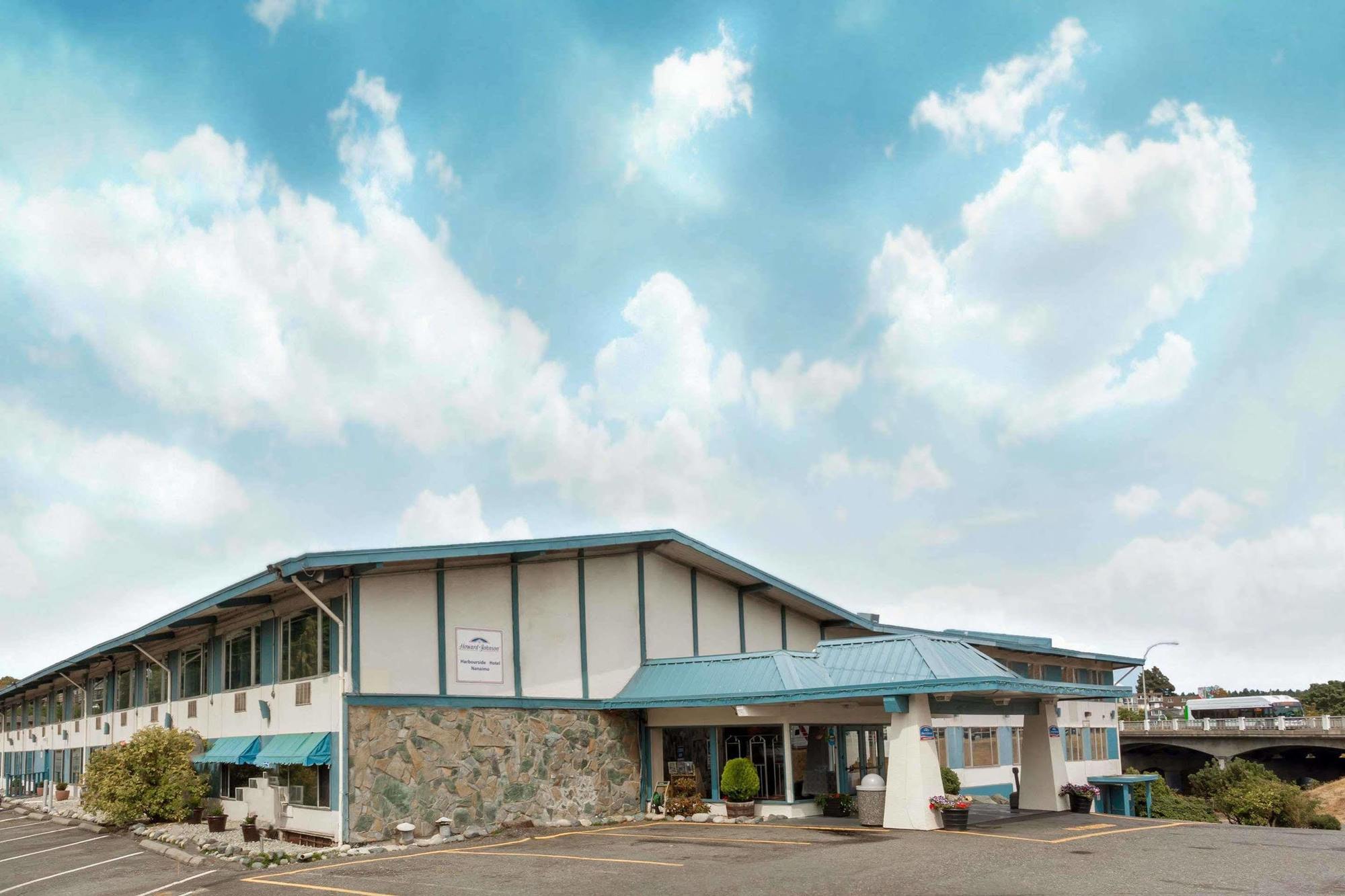 Howard Johnson By Wyndham Nanaimo Harbourside Exterior foto